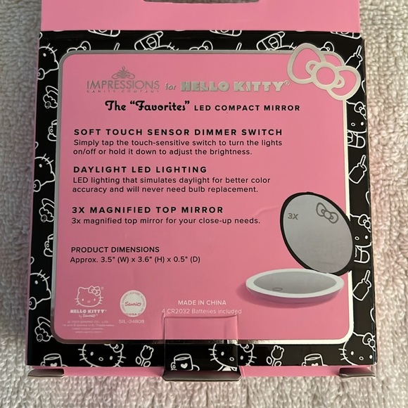 Hello Kitty Black and Pink LED Compact Mirror - Picture 3 of 7